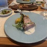 季節の魚介を使った一皿